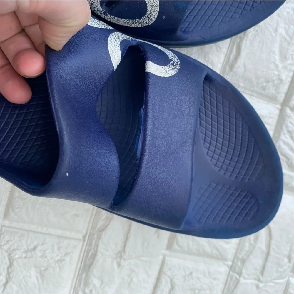 OOFOS ooah gray and white unisex slides sandals